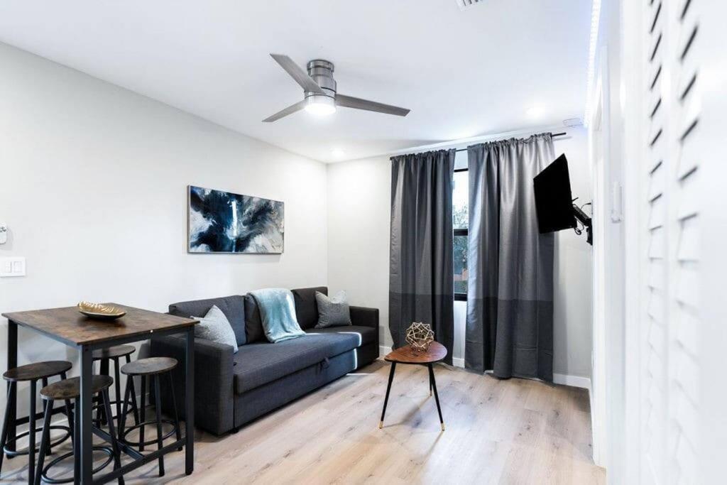 Modern With Self Check-in Apartment