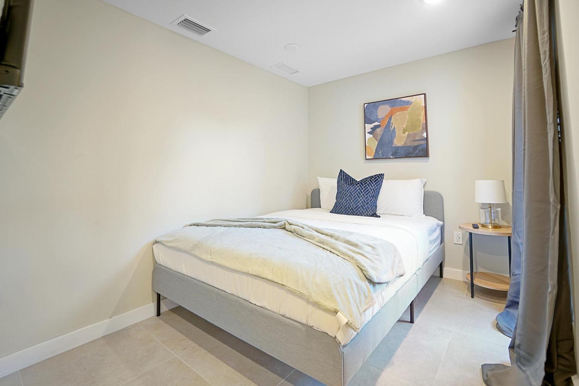 Modern With Self Check-in Apartment